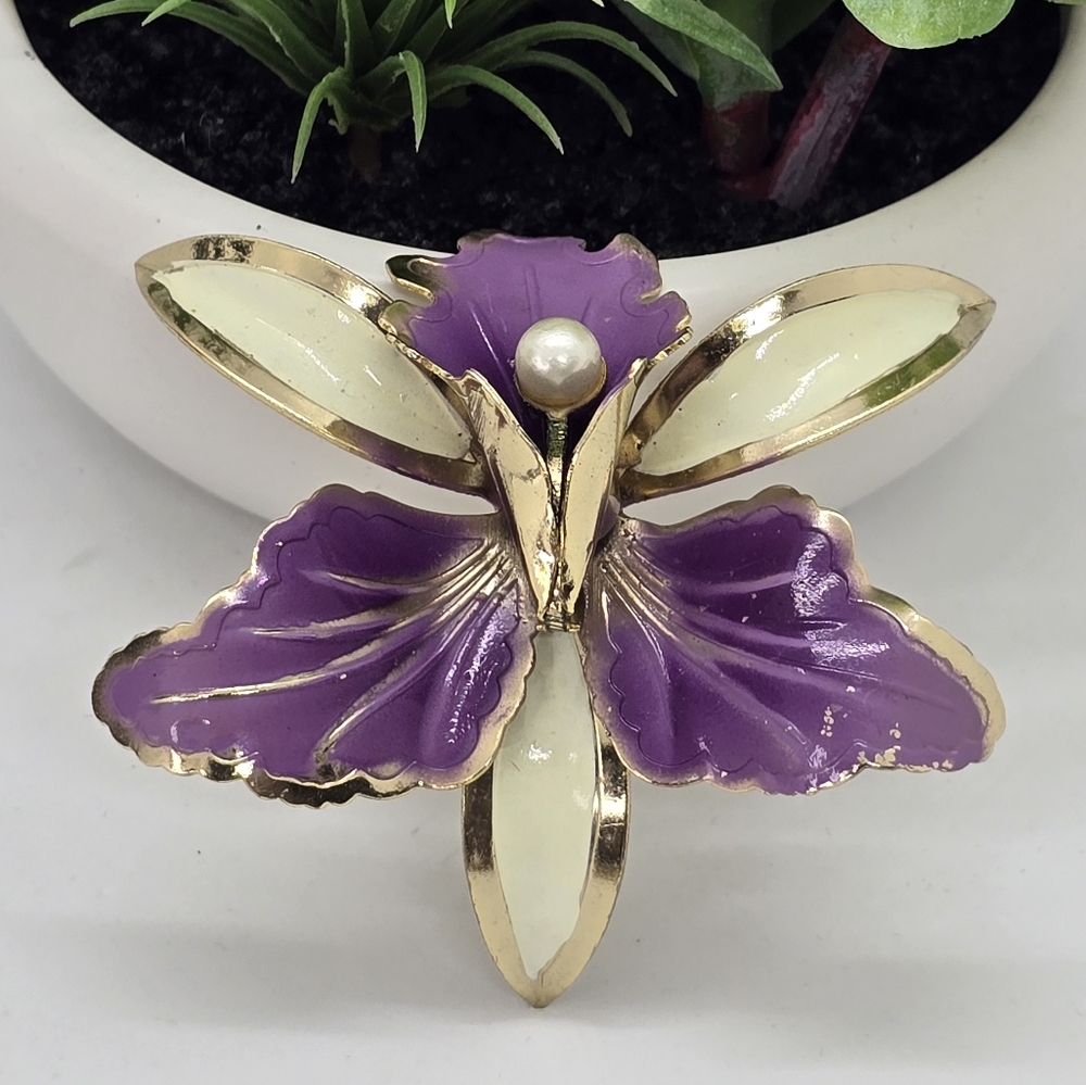 Flower Orchid White Purple Enamel Pearl Vintage Gold Brooch Pin - Picture 3 of 4